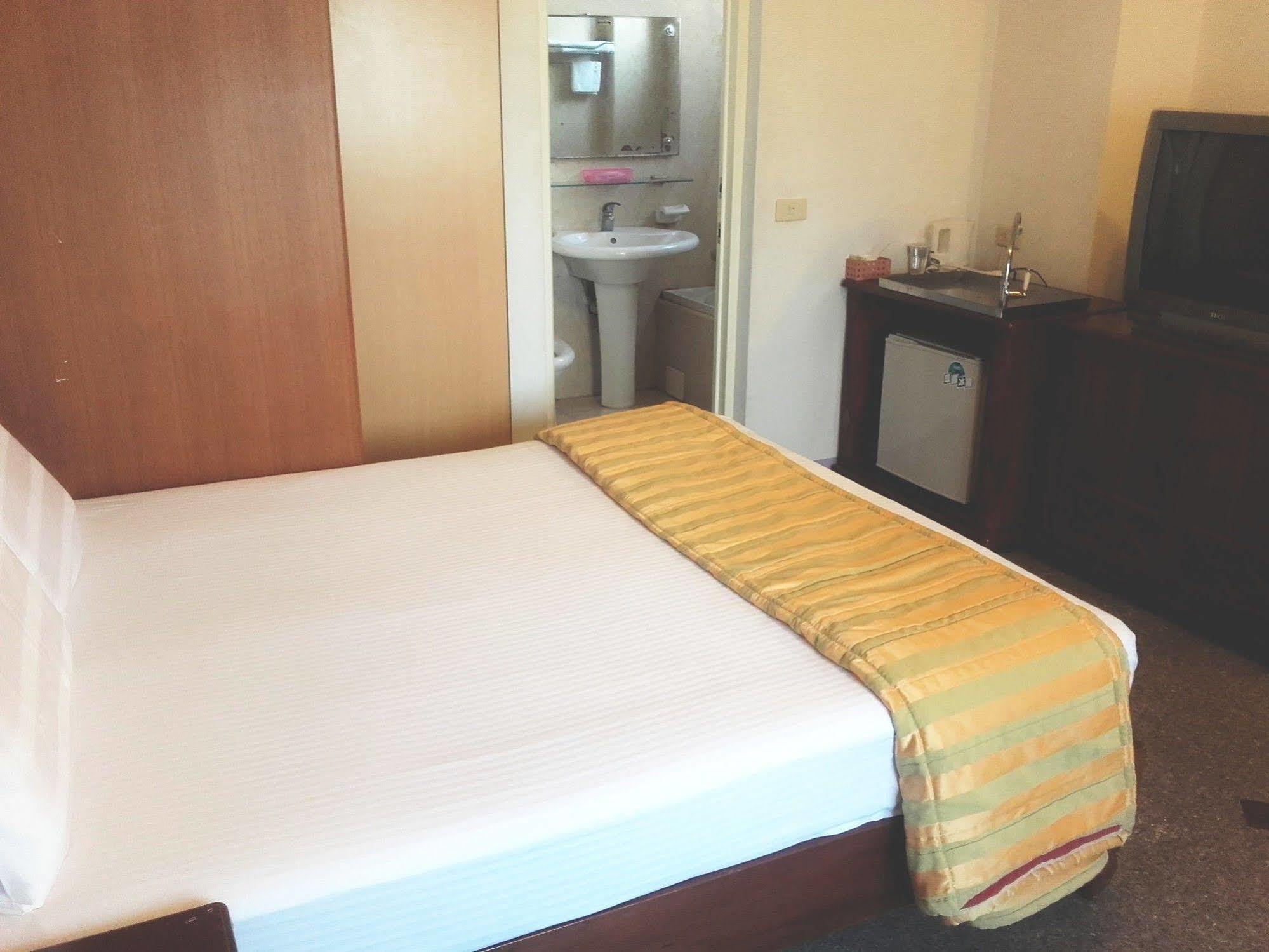 Jing Ai Hotel Luodong Exterior photo